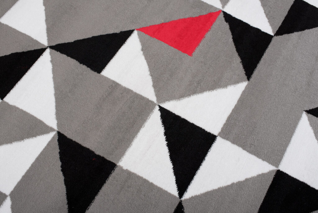 Teppich Maya Grau Rot Dreiecke