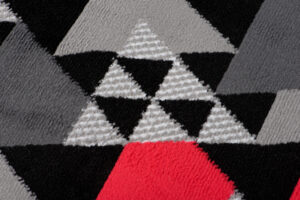 Teppichläufer Maya Grau Rot Geometrisch Dreiecke Meterware