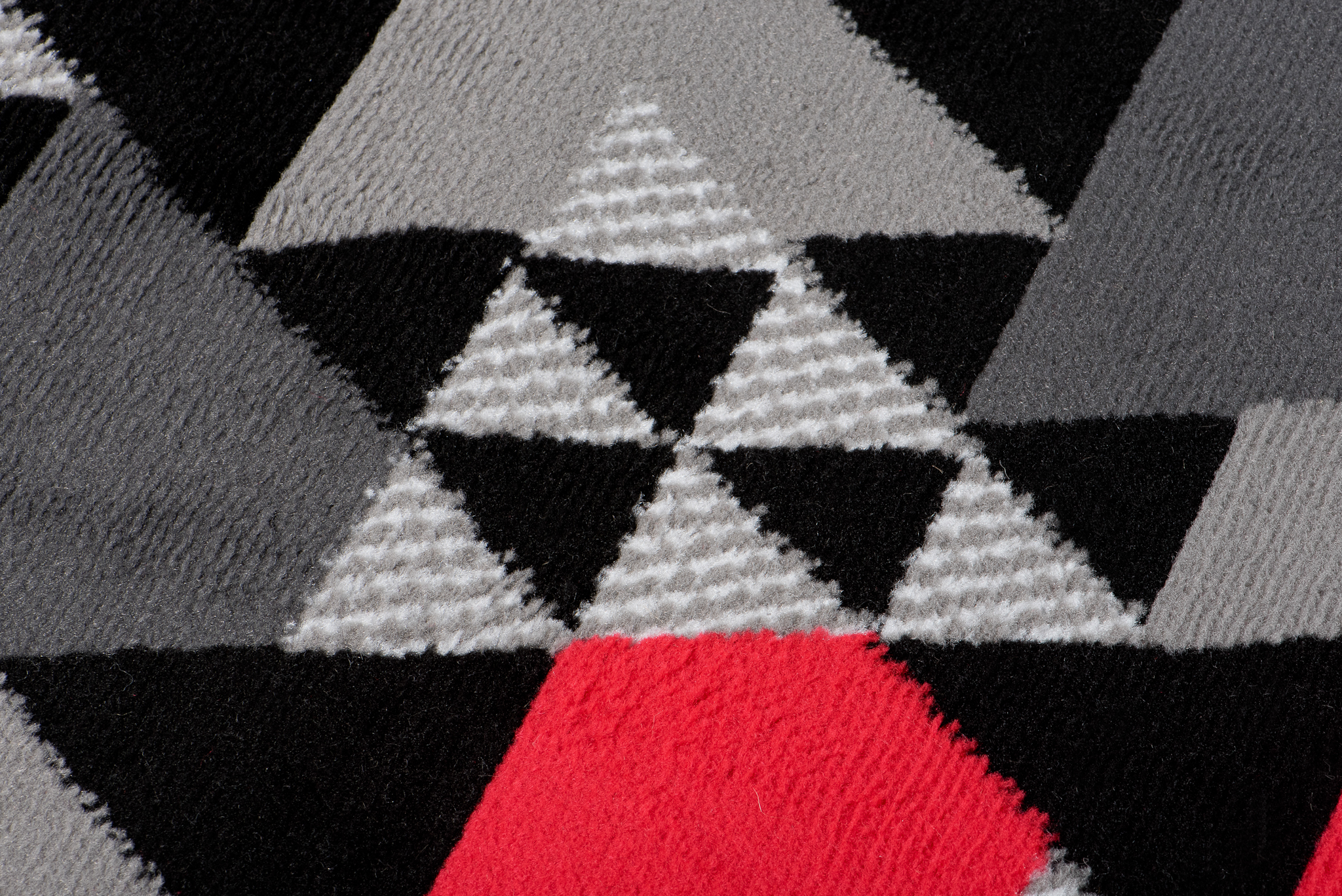 Teppichläufer Maya Grau Rot Geometrisch Dreiecke Meterware